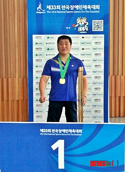 【군산=뉴시스】고석중 기자 = 장애인 탁구대회 우승 김창희 계장