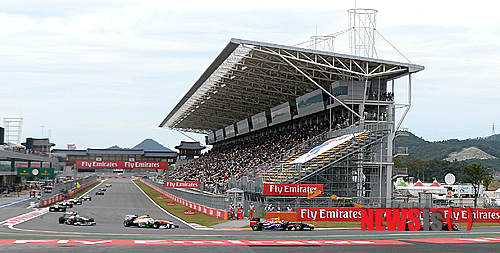 【영암=뉴시스】서재훈 기자 = 포뮬러원(F1) 코리아 그랑프리 결승전이 열린 6일 오후 전남 영암 코리아 인터네셔널 서킷에서 레드불 제바스티안 페텔을 선두로 머신들이 질주하고 있다. 2013.10.06. jhseo@newsis.com