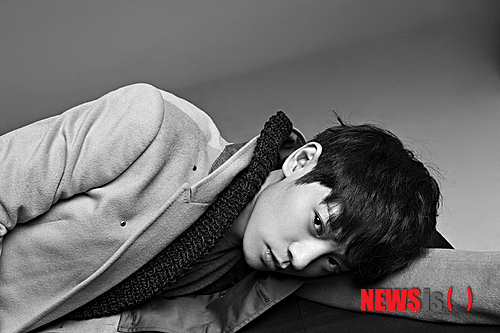 【서울=뉴시스】이재훈 기자 = 엠넷 '슈퍼스타K 4' 톱3 정준영(24)의 매력은 자유분방함이다. 영어를 비롯해 중국어, 일본어 등 5개 국어가 가능할 정도로 어렸을 때 해외를 누빈 탓에 방랑벽도 있다.&nbsp; realpaper7@newsis.com 