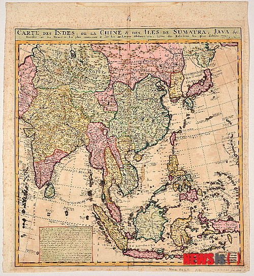 【부산=뉴시스】허상천 기자 = 부산박물관은 8일 오후4시 기획전시실에서 ‘포모사 : 타이완 문화’ 전을 개막했다. 오는 12월 1일까지 총 48일간 열릴 이번 전시회에는 타이완 국립역사박물관에서 대여받은 한국해(Mer de Coree)가 표기된 ‘18세기 동아시아 고지도’(사진)와 상아로 조각한 ‘팔선(八仙)’ 등 타이완의 역사와 문화를 상징적으로 보여주는 문화유산 201점을 선보인다. 2013.10.08. (사진 = 부산박물관 제공)&nbsp; photo@newsis.com