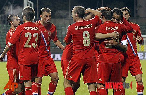 【룩셈부르크=AP/뉴시스】2014브라질월드컵 본선 H조에서 홍명보호와 맞대결을 펼칠 러시아. 지난 해 10월 룩셈부르크와의 브라질월드컵 최종예선에서 빅토 파이줄린의 득점으로 기뻐하고 있는 러시아 대표 선수들의 모습. 