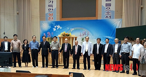 【서울=뉴시스】WCC 제10차 부산총회 반대운동 연대 집행부. 지난 1일 광주 안디옥 교회에서 결의를 다졌다