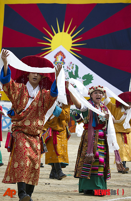 【서울=뉴시스】하도겸 박사의 ‘히말라야 이야기’ <34>&nbsp; 티베트는 국가가 아니므로 국기라고 표현하는 것이 정확하지 않을지도 모른다. 그러나 인도 다람살라에 티베트망명정부가 버젓이 활동하고 있다.&nbsp; * 이 글은 국립민속박물관과 무관합니다.&nbsp; 국립민속박물관 학예연구사 galmun@hanmail.net