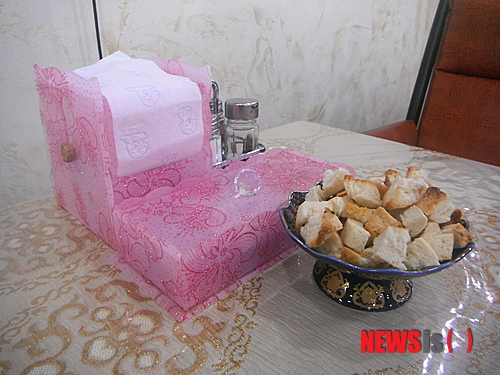 【부산=뉴시스】김정환의 ‘맛있는 집’ 그 나라 고유의 음식을 마음껏 즐기는 것은 해외여행의 기쁨 중 하나다. 하지만 어떤 나라에는 평생 가보지 못할 수도 있다. 그렇다면 그 나라 음식도 맛볼 수 없다. 조금이라도 덜 억울하려면 국내에 오픈한 그런 나라들의 음식을 일부러 찾아 맛봐야 할 듯하다. 문화부 차장 ace@newsis.com