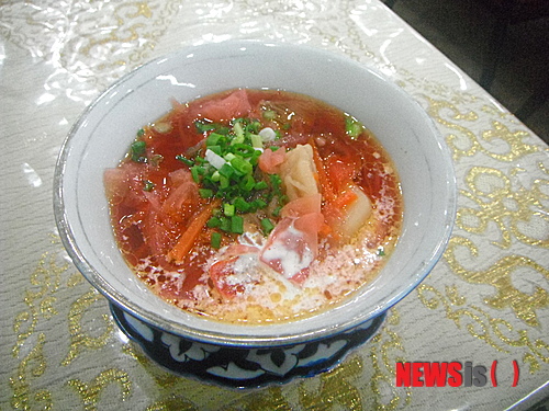 【부산=뉴시스】김정환의 ‘맛있는 집’ 그 나라 고유의 음식을 마음껏 즐기는 것은 해외여행의 기쁨 중 하나다. 하지만 어떤 나라에는 평생 가보지 못할 수도 있다. 그렇다면 그 나라 음식도 맛볼 수 없다. 조금이라도 덜 억울하려면 국내에 오픈한 그런 나라들의 음식을 일부러 찾아 맛봐야 할 듯하다. 문화부 차장 ace@newsis.com