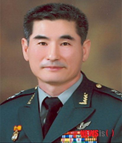 【서울=뉴시스】국방부는 25일 2013년도 후반기 장관급 장교 인사를 발표했다. 사진은 육군수도방위사령관에 임명된 육군소장 김용현(육사 38, 54세). 2013.10.25. (사진=국방부 제공)&nbsp; photo@newsis.com