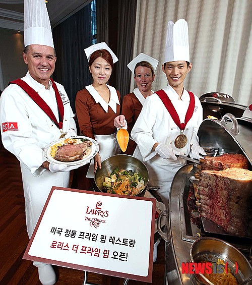 【서울=뉴시스】김정환 기자 = 미국의 로스트 프라임 립 전문 레스토랑 ‘로리스 더 프라임 립'이 4일 서울 서초동 GT타워에 문을 연다.&nbsp; ace@newsis.com