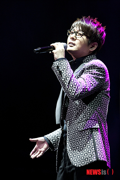 【서울=뉴시스】'2013 더 신승훈쇼-그레이트 웨이브'(도로시뮤직 제공)