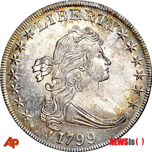 【뉴욕=AP/뉴시스】미국 경매회사 헤리티지 옥션스가 제공한 사진으로 1799년 제작된 1달러 은화 앞면. 이 동전은 16일(현지시간)부터 이틀간 미국 뉴욕에서 열린 희귀 동전 경매에서 82만2500달러에 팔렸다. 18일 미주리주(州) 세인트루이스에 사는 동전수집가 에릭 P 뉴먼(102)이 1800여 점의 동전을 경매에 내놔 2300만 달러를 벌었다. 뉴먼은 1930년대 이들 동전 대부분을 여성 재력가로 월가의 마녀로 유명한 헤티 그린의 아들인 에드워드 하울랜드 로빈슨 그린의 저택에서 나온 것이라고 말했다. 2013.11.19 