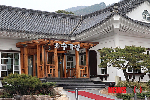 【서울=뉴시스】유희연 기자 = '천년의 수도' 경북 경주에 어울리는 한옥으로 지어진 수제떡갈비 맛집 '井(정)수가성'. 2013.11.20. (사진=정수가성 제공)&nbsp; lovely_jh@newsis.com 