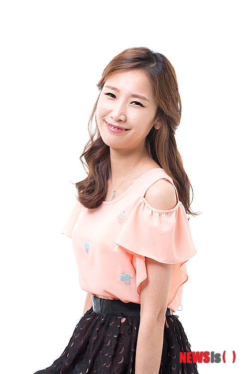 【서울=뉴시스】오제일 기자 = “빨리 크리스마스가 왔으면 좋겠어요.”&nbsp; 다가올 크리스마스를 그리는 눈이 맑다. KBS 2TV ‘인간의 조건’에 출연해 주목받은 그 엉뚱한 모습, 그 수다스러운 말 그대로다. 인터뷰는 “기자님 어디서 왔어요?”라는 개그우먼 박소영(26)의 질문으로 시작됐다.&nbsp; kafka@newsis.com