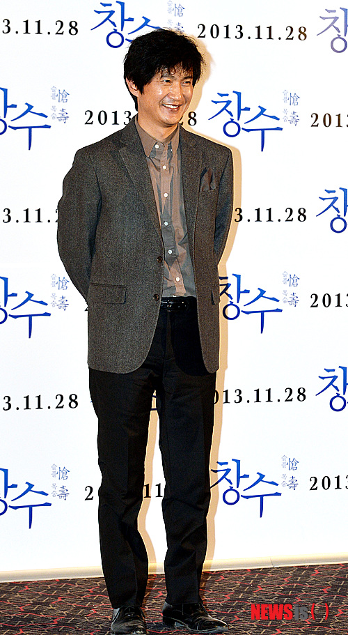 【서울=뉴시스】강진형 기자 = 배우 안내상이 21일 오후 서울 성동구 행당동 왕십리CGV에서 열린 영화 '창수' 시사회에서 포토타임을 갖고 있다. 2013.11.21. marrymero@newsis.com