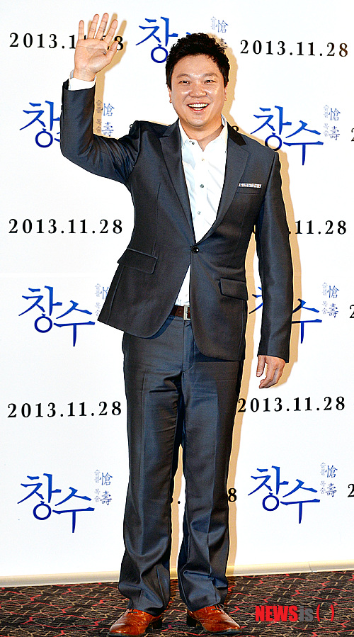 【서울=뉴시스】강진형 기자 = 배우 정성화가 21일 오후 서울 성동구 행당동 왕십리CGV에서 열린 영화 '창수' 시사회에서 포토타임을 갖고 있다. 2013.11.21. marrymero@newsis.com