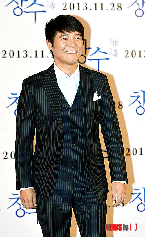 【서울=뉴시스】강진형 기자 = 가수 겸 배우 임창정이 21일 오후 서울 성동구 행당동 왕십리CGV에서 열린 영화 '창수' 시사회에서 포토타임을 갖고 있다. 2013.11.21. marrymero@newsis.com