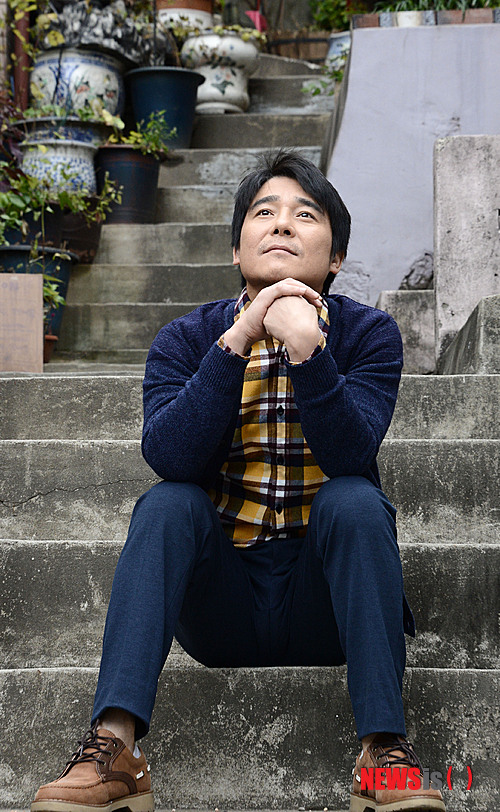 【서울=뉴시스】홍찬선 기자 = 배우 임창정이 26일 오후 서울 종로구 삼청동의 한 카페에서 영화 '창수'의 개봉을 앞두고 인터뷰를 하고 있다. 영화 '창수'에서 창수 역을 맡은 임창정은 내일이 없는 징역살이 대행업자로 첫눈에 반한 '미연(손은서)'에게 모든 것을 거는 순정남으로 열연한다. 영화 '창수'는 오는 28일 개봉한다. 2013.11.26. mania@newsis.com