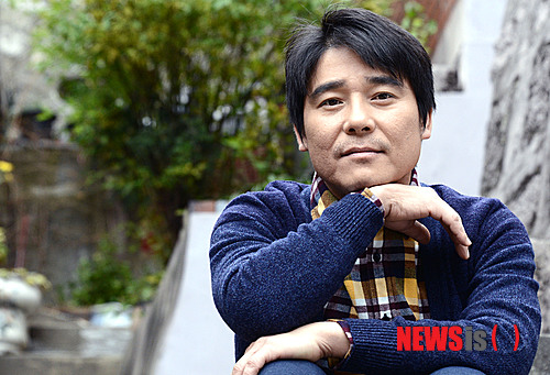 【서울=뉴시스】홍찬선 기자 = 배우 임창정이 26일 오후 서울 종로구 삼청동의 한 카페에서 영화 '창수'의 개봉을 앞두고 인터뷰를 하고 있다. 영화 '창수'에서 창수 역을 맡은 임창정은 내일이 없는 징역살이 대행업자로 첫눈에 반한 '미연(손은서)'에게 모든 것을 거는 순정남으로 열연한다. 영화 '창수'는 오는 28일 개봉한다. 2013.11.26. mania@newsis.com