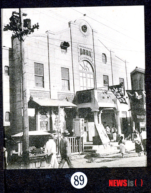 【대전=뉴시스】박희송 기자 = 문화재청 국립해양문화재연구소는 '항구도시 목포의 추억 1번지, 오거리'라는 주제로, 오는 12월3일~2014년 2월23일 연구소 전시관 기획전시실에서 특별전을 연다. 사진은 지난 1927년 개관한 목포극장. 2013.11.27. (사진=문화재청 국립해양문화재연구소 제공)&nbsp; photo@newsis.com 