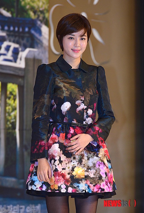 【서울=뉴시스】박찬수 기자 = 배우 발한별이 27일 오후 서울 영등포구 영등포동 타임스퀘어 아모리스홀에서 열린 SBS TV 일일드라마 '잘 키운 딸 하나' 제작발표회에서 포즈를 취하고 있다. 2013.11.27.&nbsp; redchacha1@newsis.com