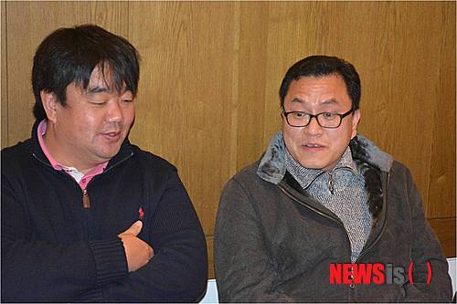 【서울=뉴시스】이재훈 기자 = "나이가 든만큼 달라진 것이 있겠죠. 세월이 묻어나는 것 같기도 하고. 사람이 열 살을 더 먹으면 생각이 깊어지고 세상 보는 더 눈이 넓어지는 것 같아요. 제가 철이 없어서, 아닐 수도 있지만요. 하하하." 절필과 잠적 끝에 10년 만에 돌아온 작가 백민석(42)이 27일 소설집 '혀끝의 남자' 출간 간담회에서 그간 달라진 점에 대해 이 같이 말했다. 2003년 돌연 절필 선언한 백씨는 이번 소설집과 이 책의 표제작이 실린 계간 '문학과 사회' 겨울호의 기획 좌담으로 문학의 기지개를 다시 켜게 됐다. 1995년 '문학과사회' 여름호에 '내가 사랑한 캔디'를 내고 혜성 같이 등장한 백씨는 이후 '16믿거나말거나박물지' '헤이, 우리 소풍 간다' '목화밭 엽기전' 등 8권의 장편소설과 소설집을 통해 실력을 인정 받았다. 젊은 세대의 허기와 갈증, 시대와 계급을 향한 분노를 현대적이면서도 지적인 문체에 담아 '백민석키드'를 양산하기도 했다. 젊은 문체, 발랄한 감수성으로 1990년대 문학의 뉴웨이브를 이끌었다. 이런 그가 문학계로 다시 돌아온 데는 과학평론가인 주일우(46) 문학과지성사 대표 덕이 크다. 문학과지성사는 발표된 지 10년이 넘는 작품 중 가치를 인정할 만한 것을 명작선에 넣는다. 주 대표는 백씨가 1995년 내놓은 '헤이 우리 소풍간다'를 여기에 포함시키는 문제를 상의하기 위해 백씨에게 연락했고, 지난 6월6일 만났다. 백씨는 "원래, (돌아올) 예정이 없었다"고 말했다. "문학과지성사와 인연이 돼 돌아왔어요. 작가를 시작한 것도, 다시 돌아온 것도 문지를 통해서네요. 주 대표님의 연락이 없었으면 아무것도 아닌 사람으로 계속 살았을 거예요." 소설가로 복귀하기 위한 의지는 주 대표와 이야기하다가 생겼다. "(집필을) 그만 두기 전에 문지랑 계약을 하고 책을 못 냈는데, 그 생각도 나고 해서요." 백씨는 절필을 선언한 뒤 8년간 일반 직장을 다녔다. 동시에 방송통신대학교에서 영문학을 공부하는 주경야독을 했다. 서울예술대학 문예창작과를 졸업한 백씨는 "회사에서 좀 더 나은 자리에 올라가기 위해서는 4년제 학위가 있어야 할 것 같았다"고 말했다. "전문대를 나와서 회사에서 더 나은 자리에 올라가기는 힘들 것 같더라고요." 문학인으로서가 아닌 생활인으로서 살아가기 위해 대학에서 영문학을 전공했다는 얘기다. 직장 역시 문학과 상관이 없는 곳이었다. 다만, 영문학을 전공하면서 영국 소설가 찰스 디킨스(1812~1870)의 작품을 좋아하게 됐다. 특히 그의 대표작 '위대한 유산'에 대해 졸업 논문을 쓰기도 했다. 그 외 문학은 일절 읽지 않았다. "인문학을 주로 읽었고, 소설은 안 읽었었요. 의식적으로 외면했죠. 알코올 중독증이 술 끊듯, 다 끊었어요." 절필은 우울증 때문이었다. "한국 사람 10명 중 3명이 우울증이라고 하잖아요. 지금은 괜찮아요. 이렇게 웃고 있잖아요. 울 수 없어서 웃는 것이기는 하지만요." 당시 작품에 대한 불만도 한몫했다. "갈수록 엉망이 되더라고요. 이것을 계속 써야 하느냐는 생각을 했어요. 사람이 망가지면서 작품까지 같이 망가질 필요가 있겠냐고 생각한거죠. (절필 선언 전 쓴 글들이) 정말 좋지 않아, 거의 뺐어요. 수록한 글도 많이 고쳤죠." 총 9편의 단편이 실린 '혀끝의 세계'에서 신작은 표제작과 '사랑의 증오 이모티콘' 등 2편이다. 글을 쓰기로 결심한 뒤 여름과 가을에 걸쳐 완성했다. 나머지 7편은 기발표작을 고친 것이다. 특히, '혀끝의 남자'는 인도를 다녀온 이야기다. 여행기라기보다는 '머리에 불을 이고 혀끝을 걷는 신'에 대한 이야기다. 백씨는 이 신을 자신만의 신으로 명명한다. 그 신은 오직 혀 위에서 불탄다. 이 신을 발견하는 일은 백씨가 언제나 소설가였다는 확신을 갖게 만들었다. 15년 전에 떠올렸다, 그간 묵혔던 이야기를 이번에 끄집어냈다. "절필하고, 10년 동안 궁금했어요. 왜 사람들이 종교에 끌리는가에 대해서요. 저도 교회에 나가려고 시도를 했는데 이유를 모르겠더라고요. 아직도 모르겠어요. 지금 쓰고 있는 글도 종교에 대한 것인데, 쓰면서 알아보려고 해요." 글을 다시 쓰기로 결정한 뒤 직장도 그만 뒀다. 글에 집중하기 위해서다. "그만 두기 직전에 쓰고 싶은 글들이 있었는데, 그것을 끝내야겠다는 생각이 들었어요. 완성도 있는책을 좀 써야겠다는 생각이 들었습니다." 대표작을 쓰고 싶다는 욕심이다. "(작가로 등단한 지) 20년이 돼 가는데 있는데 대표작이 하나 쯤은 있어야 하지 않겠나라는 생각이 들었어요." 주 대표는 "백 작가가 장편으로 쓰고 있는 것을 대표작으로 만들고 싶은 욕심을 내비쳤다"면서 "글을 다시 쓰고자 하는 의지에 대해서 쑥쓰러워하나 그런 욕심이 있다. 작가로서 목표가 분명한 것으로 느껴진다"고 전했다. 256쪽, 1만2000원, 문학과지성사 realpaper7@newsis.com