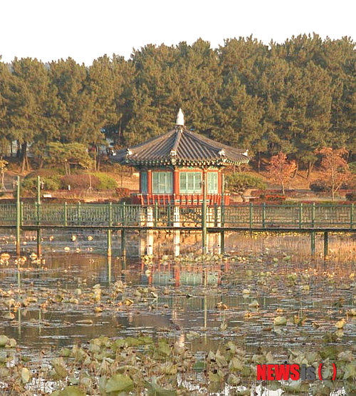 【포항=뉴시스】강진구 기자 = 해병대1사단은 오는 30일부터 매주 토/일요일 오전 9시부터 오후 4시까지 일반인들에게 부대를 연중 개방한다.사진은 이번에 개방되는 일월지 전경.2013.11.28. (사진=포항시 제공) photo@newsis.com