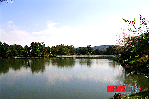 【포항=뉴시스】강진구 기자 = 해병대1사단은 오는 30일부터 매주 토/일요일 오전 9시부터 오후 4시까지 일반인들에게 부대를 연중 개방한다.사진은 이번에 개방되는 일월지 전경.2013.11.28. (사진=포항시 제공) photo@newsis.com