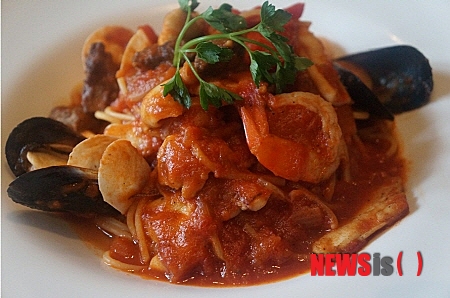 【서울=뉴시스】유희연 기자 = 서울 삼청동 이탈리안 레스토랑 '풍차'. 2013.12.05. (사진=풍차 제공)&nbsp; lovely_jh@newsis.com