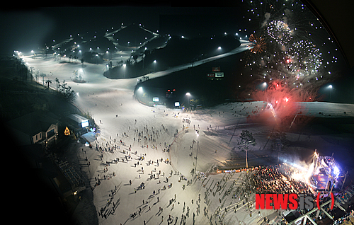 【서울=뉴시스】강원 원주의 오크밸리는 31일 자정 무렵 2014년 새해맞아 카운트다운 행사를 연다. 