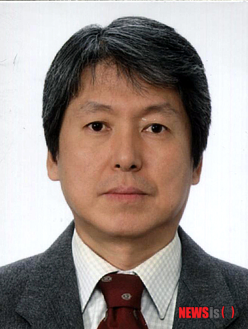 【제주=뉴시스】강정만 기자 =&nbsp; 제민일보사는 3일 본사 회의실에서 임시 주주총회를 열고 제10대 대표이사로 백승훈(56·사진) 상무이사를 선임했다고 3일 밝혔다.2014.01.03 (사진= 제민일보 제공)&nbsp;&nbsp; photo@newsis.com&nbsp;&nbsp;&nbsp; 