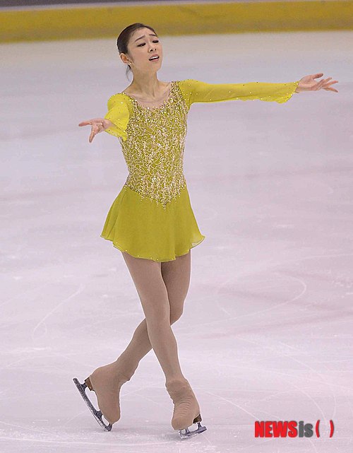 【고양=뉴시스】김인철 기자 = 김연아가 4일 오후 경기 고양어울림누리 빙상장에서 열린 제68회 전국 남녀 피겨스케이팅 종합선수권대회 여자 싱글 시니어 쇼트프로그램 경기에서 '어릿광대를 보내주오(Send in the Clowns)'를 선보이고 있다. 2014.01.04.&nbsp; yatoya@newsis.com