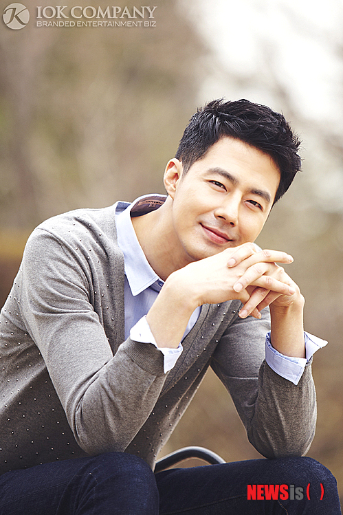 【서울=뉴시스】박영주 기자 = 탤런트 조인성(33)이 ‘2014 소후(SOHU) 패션 어워즈’에 참석한다.&nbsp; 조인성의 매니지먼트사 아이오케이컴퍼니는 “조인성이 6일 열리는 ‘소후 패션 어워즈’ 참석을 위해 중국을 방문한다”고 밝혔다. ‘소후 패션 어워즈’는 중국 패션산업의 표준으로 큰 영향력을 행사하는 시상식이다.&nbsp; 조인성은 오후 6시 상하이 샹그릴라 호텔에 깔리는 ‘소후 패션 어워즈’ 레드카펫을 밟은 뒤 시상식에 참여한다. 7일 현지 매체 인터뷰를 마친 뒤 귀국한다.&nbsp; ‘2014 소후 패션 어워즈’는 홈페이지를 통해 생중계될 예정이며 CCTV, BTV 등 중국 6개 TV가 녹화방송한다.&nbsp; gogogirl@newsis.com