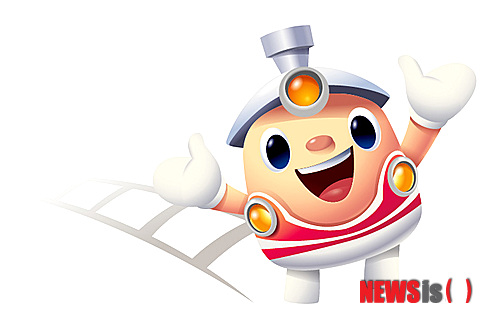 【의왕=뉴시스】이승호 기자 = 경기 의왕시는 철도특구를 이미지화 한 캐릭터로 쾌돌이를 확정해 6일 공개했다. 기차 모형을 형상화한 쾌돌이는 기차의 빠름을 나타내는 쾌속의 의미와 미래를 향한 꿈과 희망을 담고 있다고 시 관계자는 설명했다.2014.01.06.(사진=의왕시청 제공)&nbsp; photo@newsis.com 