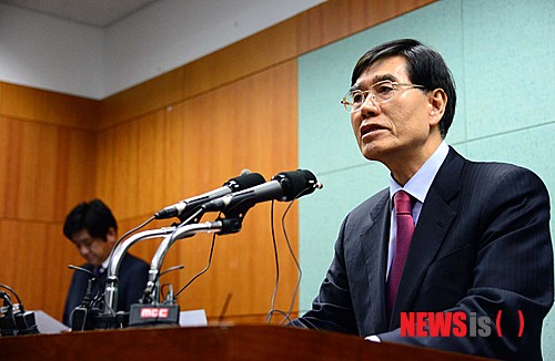 【전주=뉴시스】신동석 기자 = 7일 오전 전북 전주 상산고등학교 박삼옥 교장이 전북도의회에서 기자회견을 열고