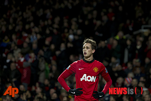 【맨체스터(잉글랜드)=AP/뉴시스】많은 국적 가운데 벨기에를 선택한 맨체스터 유나이티드의 측면 미드필더 아드난 야누자이(19). 사진은 지난 1월11일 프리미어리그 스완지시티와의 경기 당시 출전했던 야누자이의 모습. 2014.1.11.