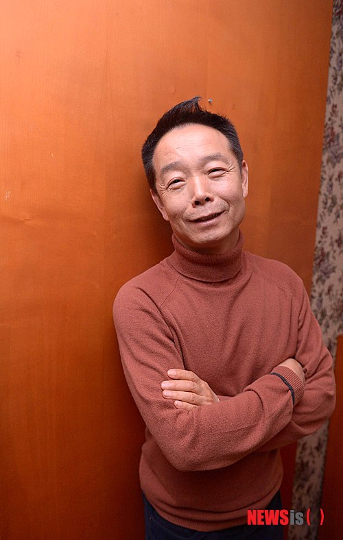 【서울=뉴시스】김인철 기자 = 개그맨 김학래가 16일 오후 서울 강동구 성내동 차이나린찐에서 뉴시스와 인터뷰를 마치고 포즈를 취하고 있다. 2014.01.16.&nbsp; yatoya@newsis.com