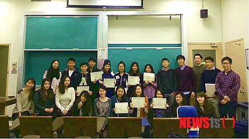 【뉴욕=뉴시스】노창현 특파원 = 뉴욕 컬럼비아대 등 명문대 한인학생들의 재능기부동아리 ‘에도네이션(edonationproject.com)’이 한인사회를 위한 활발한 재능기부를 펼쳐 눈길을 끌고 있다. 에도네이션은 25일부터 대학입시설명회와 5주 과정의 SAT프렙코스, 8주과정의 AP프렙코스를 무료로 제공한다고 밝혔다. 이번 재능기부는 NYU와 쿠퍼유니언 등 다른 명문대 재학생과 졸업생들이 다수 참여하고 있다. 에도네이션은 지금까지 14차례의 다양한 재능기부 프로젝트를 진행해 왔다. 2014.01.24. <사진=에도네이션프로젝트닷컴>&nbsp;&nbsp; robin@newsis.com&nbsp; 