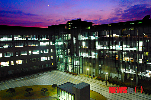 【서울=뉴시스】유희연 기자 = 숭실대학교 전산원은 각 대학교의 2014학년도 대입 정시모집 결과가 발표되면서 숭실대 전산원에 지원하는 학생들이 증가하고 있다고 29일 밝혔다. 2014.01.29. (사진=숭실대학교전산원 제공)&nbsp; lovely_jh@newsis.com 