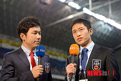 【샌안토니오(미국)=뉴시스】박영태 기자 = 30일 오전(한국시간) 미국 텍사스주 샌안토니오 알라모돔에서 열린 한국 축구국가대표팀과 멕시코 축구국가대표팀의 경기에 앞서 이영표 해설위원이 멘트를 하고 있다. 2014.01.30. since1999@newsis.com