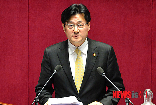 【서울=뉴시스】박동욱 기자 = 민주당 홍익표 의원이 10일 오후 서울 여의도 국회에서 열린 322회 국회(임시회) 5차 본회의 외교·통일·안보에 대한 대정부질문에서 발언하고 있다. 2014.02.10.&nbsp; fufus@newsis.com