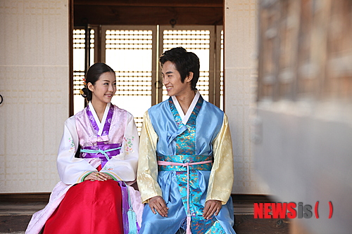 【서울=뉴시스】유희연 기자 = 이가희 우리옷은 2014년 청말띠해를 맞아 이달 말일까지 '예비 신랑, 신부 신년 이벤트'를 진행한다. 2014.02.10. (사진=이가희우리옷 제공) lovely_jh@newsis.com