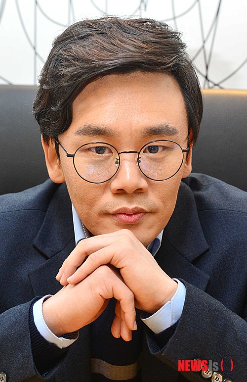 【서울=뉴시스】고승민 기자 = 영화 '신이 보낸 사람'의 주연배우 김인권이 10일 오후 서울 강남구 젠디자인 카페에서 뉴시스와 인터뷰를 하기 전 포즈를 취하고 있다.&nbsp;&nbsp; 김인권은 '신이 보낸 사람'에서 1급 정치범 주철호 역을 맡아 힘겨운 탈북 과정을 열연했다. 2014.02.10.&nbsp;&nbsp; kkssmm99@newsis.com