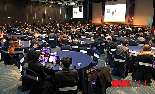 【정선=뉴시스】홍춘봉 기자 =&nbsp;강원 정선군 하이원리조트가 2011년 컨벤션호텔을 오픈하며 MICE산업에 본격 뛰어든 이래 2014년 연초부터 대규모 학회행사를 진행하며 업계에서 두각을 나타내고 있다. 사진은 13일 하이원 컨벤션호텔에서 진행되고 있는 HCI학술대회 모습. 2014.02.13. (사진=하이원리조트 제공)&nbsp;&nbsp;&nbsp; photo@newsis.com&nbsp; 