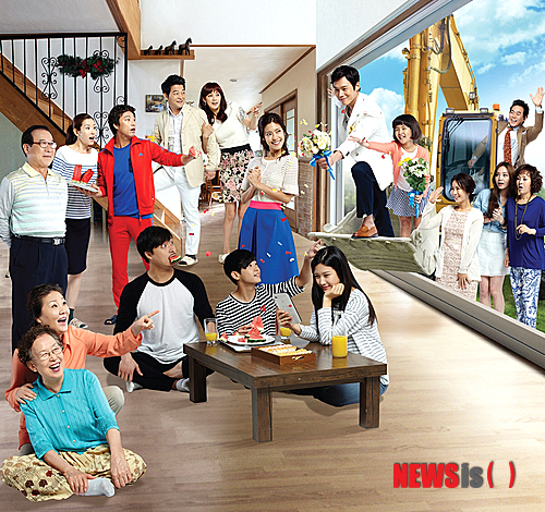 【서울=뉴시스】오제일 기자 = KBS 2TV 주말드라마 '왕가네 식구들'이 시청률 50%대의 벽을 넘지 못했다.&nbsp; 시청률조사회사 닐슨코리아에 따르면, 16일 방송된 '왕가네 식구들' 제50회는 시청률 47.3%를 찍었다. 48회가 올린 자체 최고시청률 48.3%에서 1.0%포인트 떨어진 수치다.&nbsp; '왕가네 식구들'은 지난해 8월31일 19.7%로 시작, 방송 10회 만에 30%대를 넘겼다. 36회에서 40%대를 돌파하며 꿈의 시청률 50%를 넘을 수 있을지 관심이 쏠렸지만, 도달하지 못했다.&nbsp;&nbsp; 마지막회까지 시청자들을 궁금하게 만든 '고민중'(조성하)의 선택은 첫사랑 '오순정'(김희정)과 함께하는 새로운 가족이었다. 아이들의 양육권을 포기 못 한다던 '왕수박'(오현경)이 '오순정'을 잃고 괴로워하는 '고민중'의 눈물에 '오순정'을 찾아가 설득한 덕분이다.&nbsp; '왕가네 식구들'은 현실적인 가족문제를 되짚고 가족을 지탱하는 근본을 살핀다는 포부로 출발했다. 하지만 뚜껑을 열자 자극적인 대사와 설정으로 '막장'이라는 지적을 받았다. 시청률은 욕을 먹는만큼 치솟았다.&nbsp; 드라마는 '고민중' '오순정'을 포함해 한 자리에 모여 식사하는 '왕가네 식구들'을 보여주는 것으로 막을 내렸다. "같은 피를 나눈 사람이 아니더라도 한 지붕 아래서 밥을 먹는 사위, 며느리 등 타인도 식구로 받아들이는 이야기를 다루는 드라마가 되겠다"는 제작진의 의도가 드러난 장면이다.&nbsp; 다만, 드라마가 전개되며 빚어진 온갖 갈등은 서둘러 봉합되는 수준에 그쳤다. 30년 후 행복한 식구의 모습이라는 작위적인 설정, 행복한 표정으로 희망을 말하는 마지막 장면은 해피엔딩에 대한 강박이 작용한 듯하다.&nbsp; 후속작은 '참 좋은 시절'이다. 이서진·김희선·택연·류승수·김지호 등이 출연한다.&nbsp; kafka@newsis.com