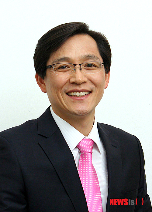 【영암=뉴시스】박상수 기자 = 전남 영암읍 출신의 우승희(사진) 전 국회의원 보좌관이 20일 오는 6월4일 치러지는 지방선거에서 '전남도의회 의원 영암 제1선거구' 출마를 공식 선언했다. 2014.02.19 (사진=우승희 입후보 예정자 제공)&nbsp; photo@newsis.com