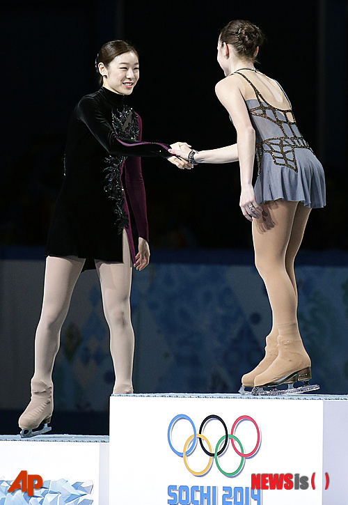 【서울=뉴시스】오제일 기자 = 피겨스케이팅 중계방송은 역시 SBS TV였다.&nbsp; 시청률조사회사 닐슨코리아에 따르면, 21일(한국시간) 피겨여왕 김연아(24)가 참가한 2014 소치 동계올림픽 여자싱글 프리스케이팅 중계방송에서 SBS TV가 10.7%로 가장 높은 시청률을 기록했다. MBC TV(7.4%), KBS 2TV(5.6%)가 뒤를 이었다.&nbsp; kafka@newsis.com