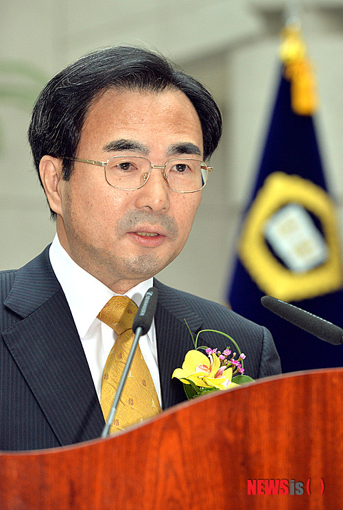 【서울=뉴시스】차한성 전 대법관이 지난 2014년 3월3일 오전 서울 서초대로 대법원에서 열린 퇴임식에서 퇴임사를 하고 있다.(사진=뉴시스DB)