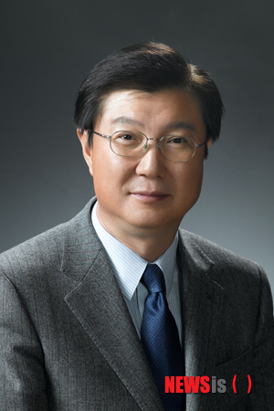 【서울=뉴시스】장진복 기자 = 코리아크레딧뷰로(KCB)는 5일 대표이사후보추천위원회를 열고 최범수 현(現) 신한아이타스 대표이사를 제4기 대표이사 최종 후보자로 선정했다고 밝혔다. 2014.03.05. (자료 = KCB 제공)&nbsp; photo@newsis.com 