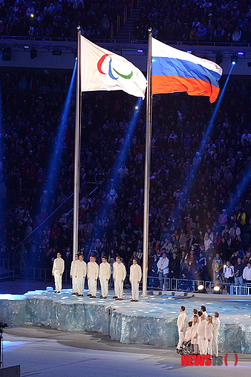 [소치(러시아)=뉴시스]사진공동취재단 = 2014 소치 장애인동계올림픽 개막식이 7일(현지시간) 러시아 소치 해안클러스터 피시트 올림픽 스타디움에서 열리고 있다. 2014.03.08. photo@newsis.com