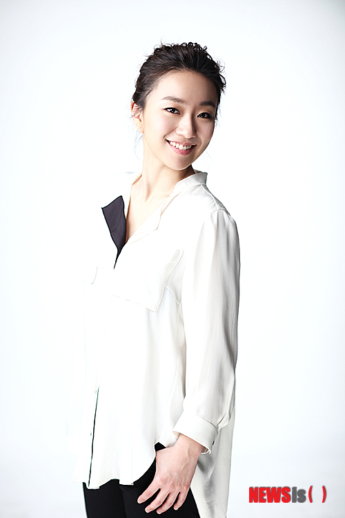 【서울=뉴시스】이재훈 기자 = 피아노 트리오 '트리오 제이드'와 현악 4중주팀 '노부스 콰르텟'. 최근 가장 잘나가는 젊은 클래식 팀이다.&nbsp; 두 팀의 멤버 한명씩이 뭉쳐 '유닛'을 결성했다. 트리오제이드 멤버인 피아니스트 이효주(29), 노부스콰르텟 멤버인 첼리스트 문웅휘(26)가 주인공이다. 19일 오후 8시 서울 세종문화회관 체임버홀에서 듀오 리사이틀을 연다.&nbsp; realpaper7@newsis.com 