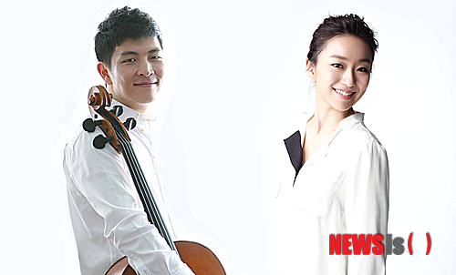 【서울=뉴시스】이재훈 기자 = 피아노 트리오 '트리오 제이드'와 현악 4중주팀 '노부스 콰르텟'. 최근 가장 잘나가는 젊은 클래식 팀이다.&nbsp; 두 팀의 멤버 한명씩이 뭉쳐 '유닛'을 결성했다. 트리오제이드 멤버인 피아니스트 이효주(29), 노부스콰르텟 멤버인 첼리스트 문웅휘(26)가 주인공이다. 19일 오후 8시 서울 세종문화회관 체임버홀에서 듀오 리사이틀을 연다.&nbsp; realpaper7@newsis.com 