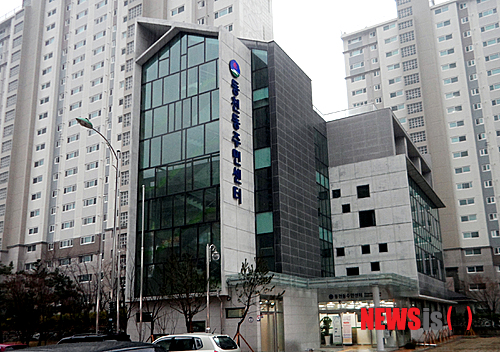 【광주=뉴시스】배동민 기자 = 광주 서구는 16일 동천동 주민센터가 신축돼 지난 10일부터 신청사에서 업무가 시작됐다고 밝혔다. 사진은 새롭게 신축된 동천동 주민센터. 2014.03.16(사진=광주 서구청 제공)&nbsp;&nbsp; guggy@newsis.com